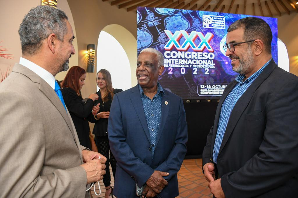 Foto Dr. Cleto Ramírez presentó detales congrseo Sociedad de Neurologia