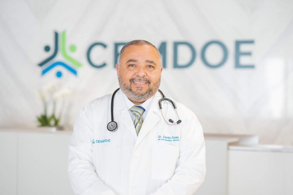 Dr. Alberto Flores, nefru00f3logo de CEMDOE
