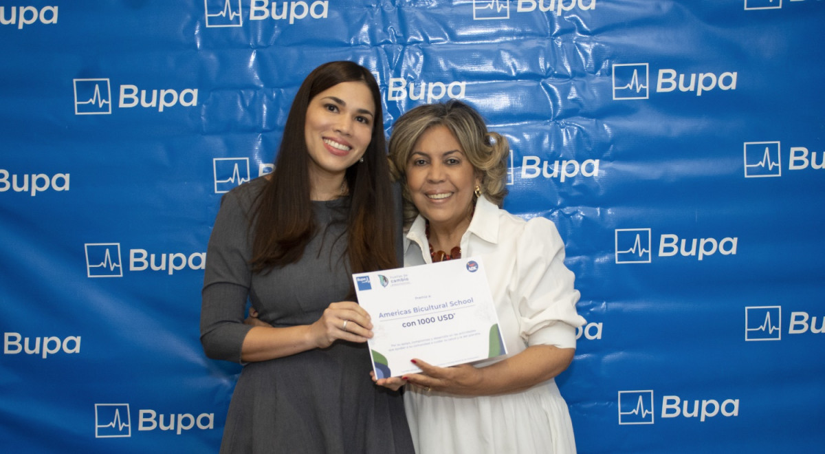 Marien Lamboglia, gerente general de Bupa Dominicana y Mildred Reyes, coordinadora de primaria, The ABC School.