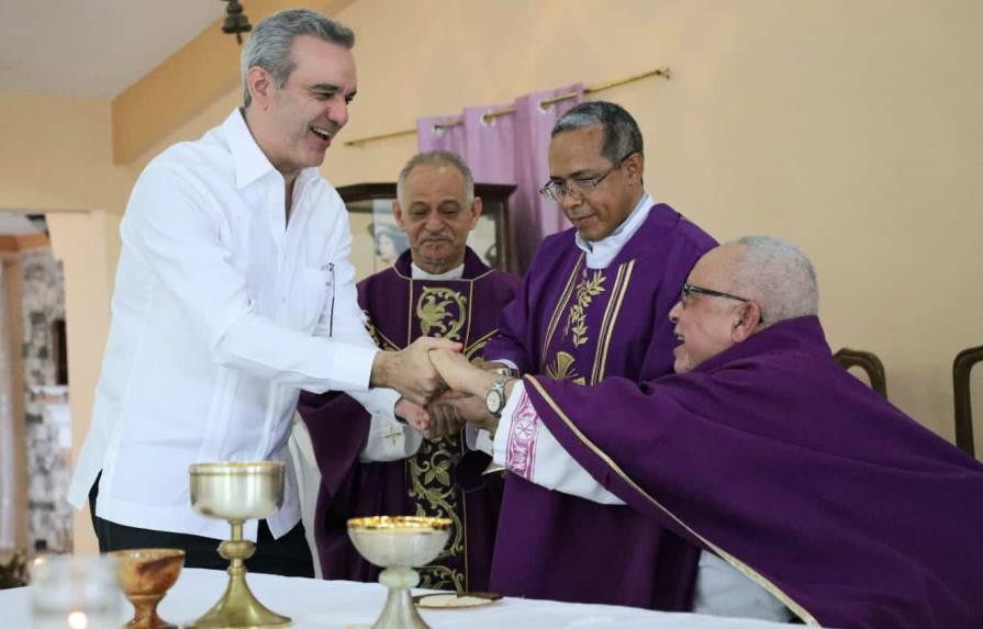 Sacerdote mu00e1ximo rodru00edguez saluda a abinader bcf97dc6 focus 0 0 895 573