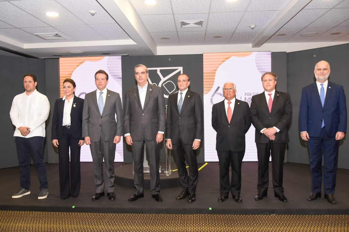 Ito bisonó alejandro fernández w con traje formal aa952a64