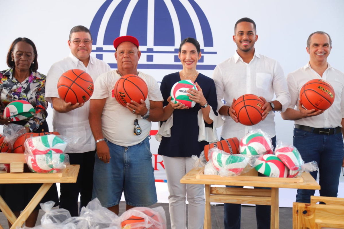 Anuncio remozamiento de cancha