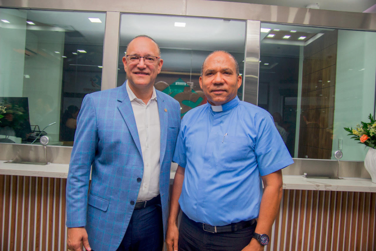 3 Ulises Rodríguez y el diácono Richard Checo.