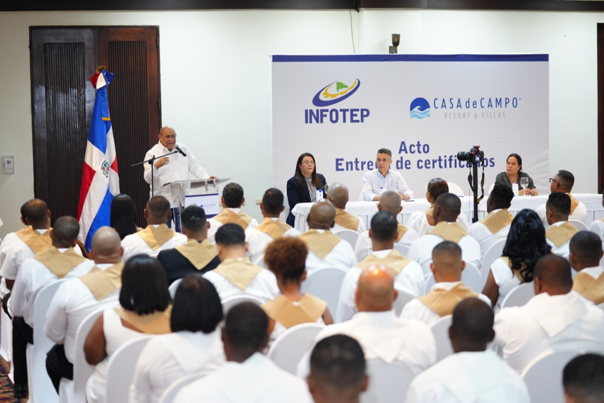 Rafael Santos Badia se dirige a los presentes