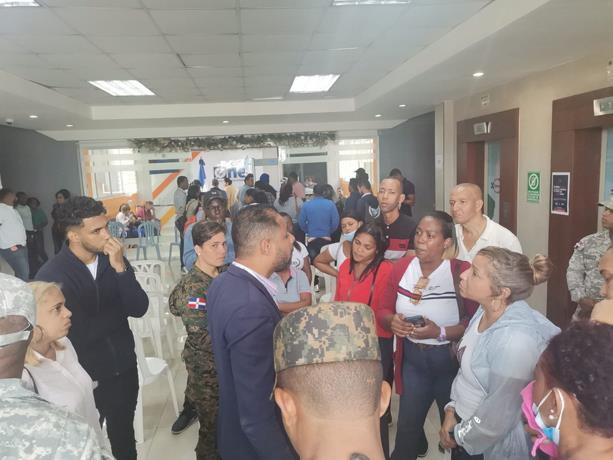 Cencistas protestan en las instalaciones de la one en reclamo de pagos