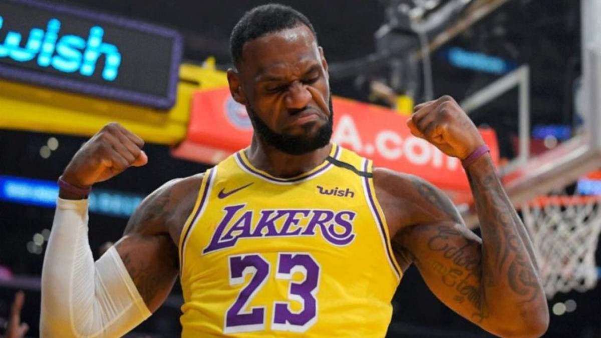 Lebron james flexing 1600x901 1 1280x720 1