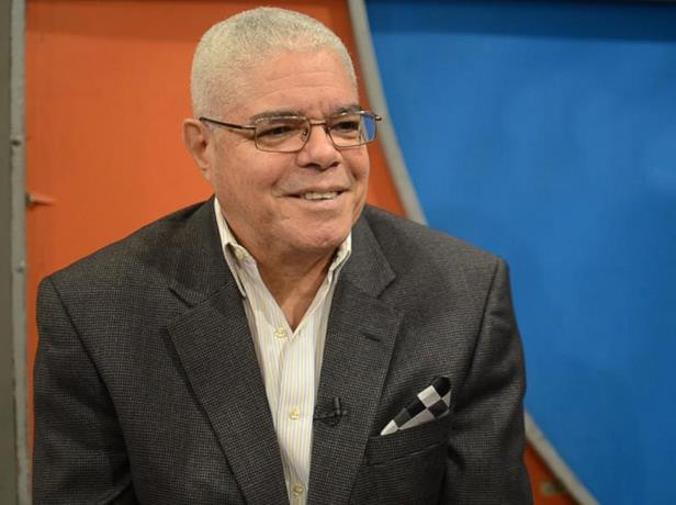 Santana martinez electo cronista del ano santiago