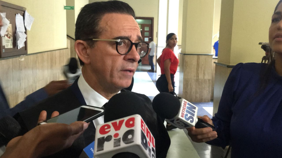 Carlos Salcedo abogado de Carlos y Yesenia Serret foto Alcides Nova