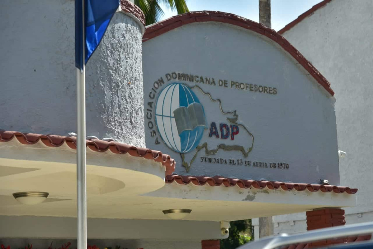 La fachada de un local comercial eb988960