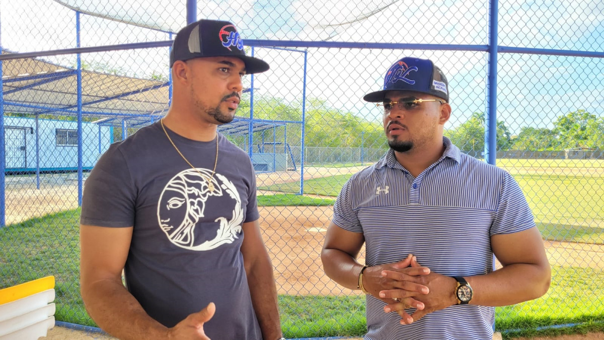 1 Harold Diplu00e1n y Luis Batista, propietarios de H Y L Baseball Academy.