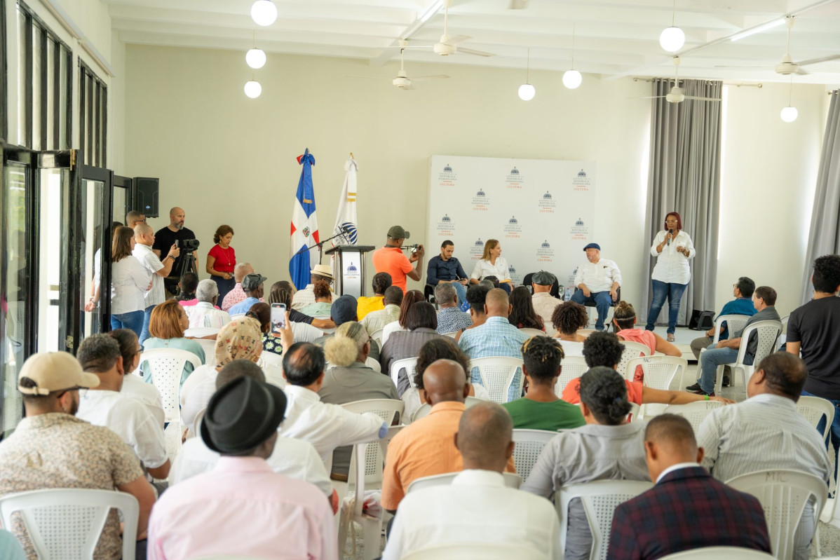 Encuentro de Dialogos Culturales en Samana 2048x1365
