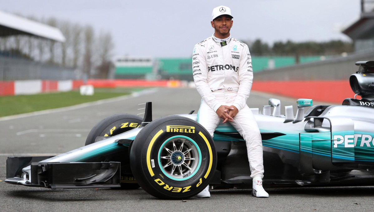 2732d2b2 lewis hamilton 60215a5f2bb33 scaled