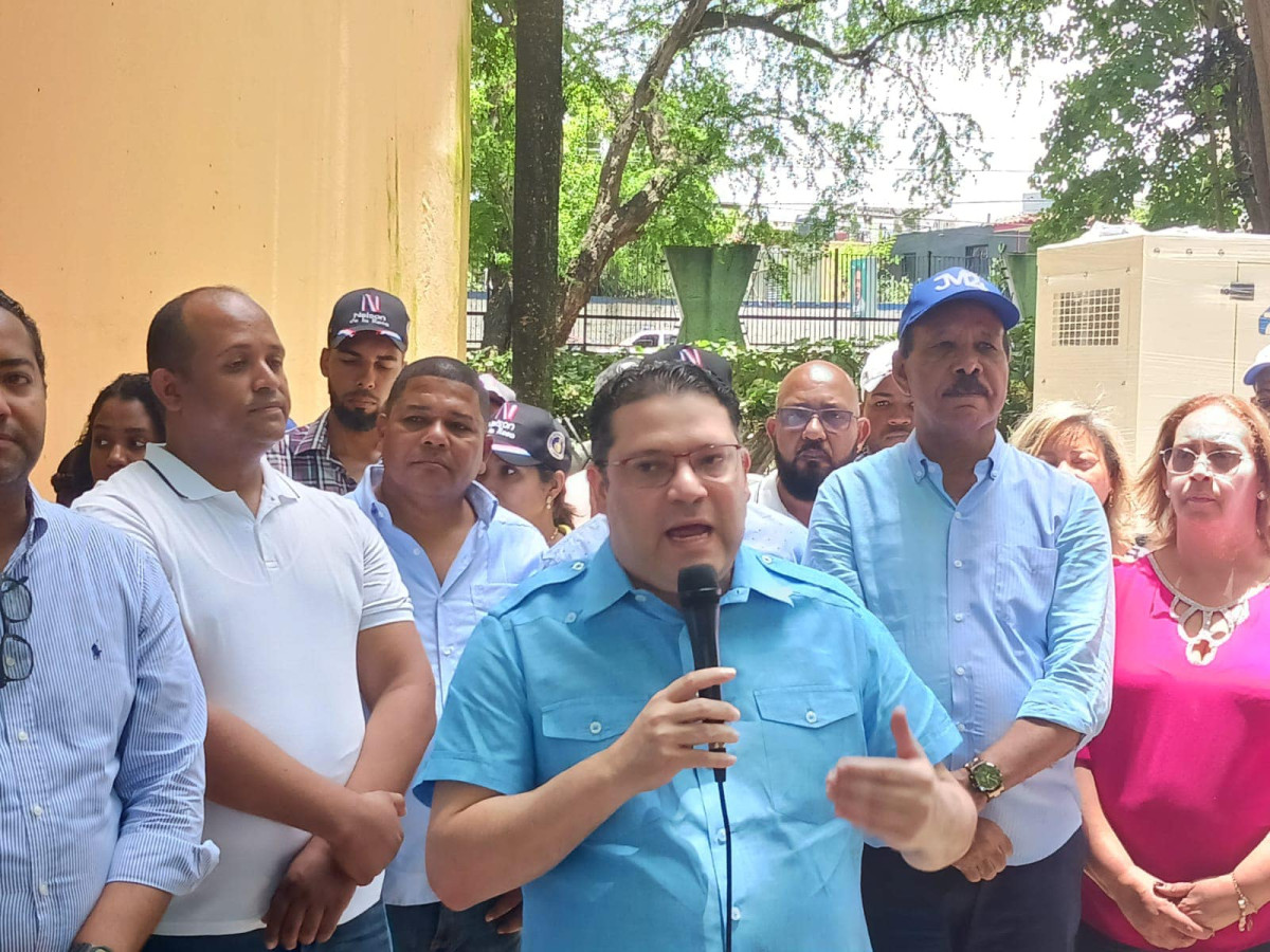Eduardo Sanz Lovaton se dirige a los presentes