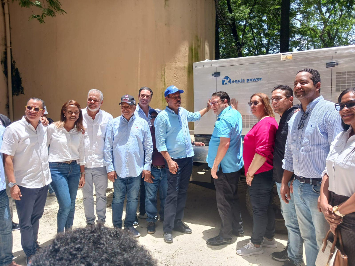 Eduardo Sanz Lovaton entrega planta electrica