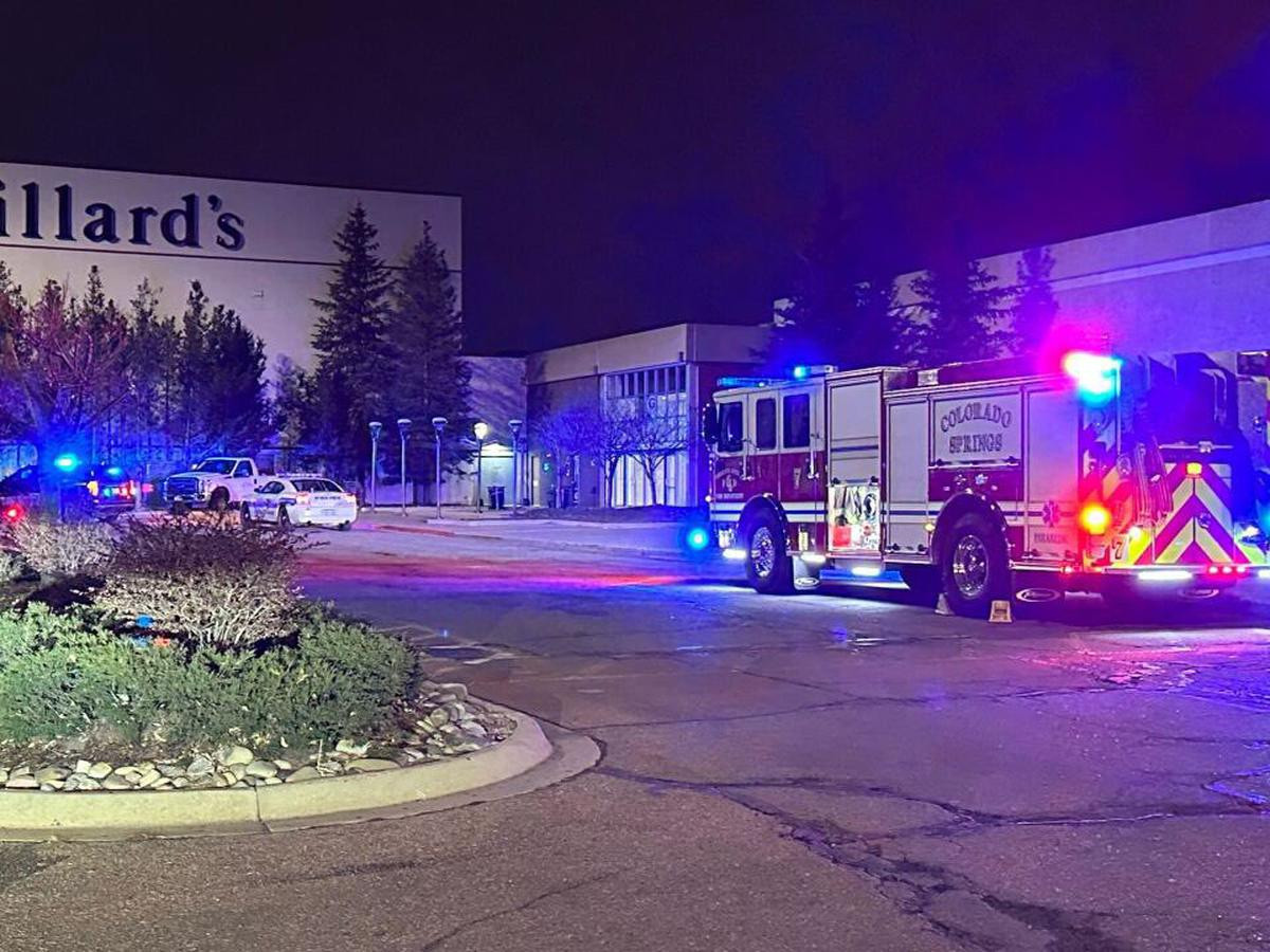 Hace poco en Nochebuena otra persona murio en un tiroteo en un centro comercial de Colorado Springs Colorado