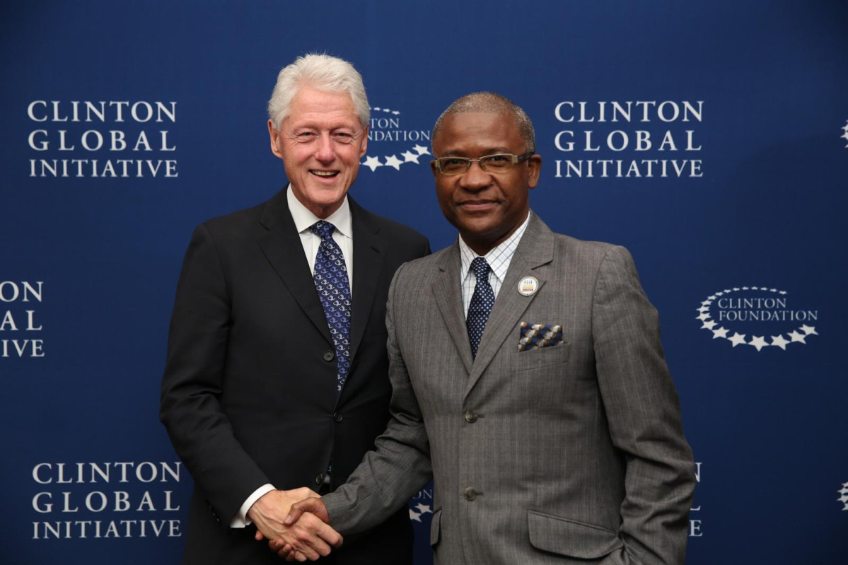 Foto 1, El expresidente EE.UU., Bill Clinton, y el presidente de BRA, Ulrick Gaillard.
