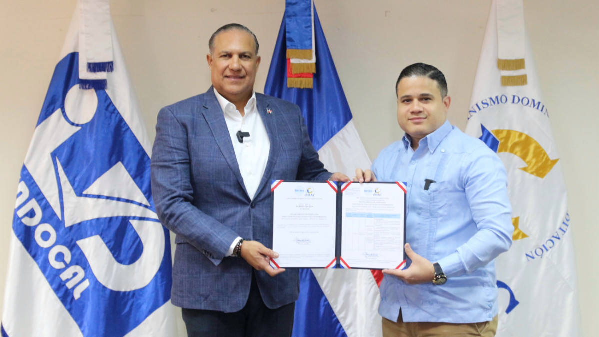 u00c1ngel David Taveras Difo, director del ODAC y Nu00e9stor Julio Matos, director del INDOCAL.