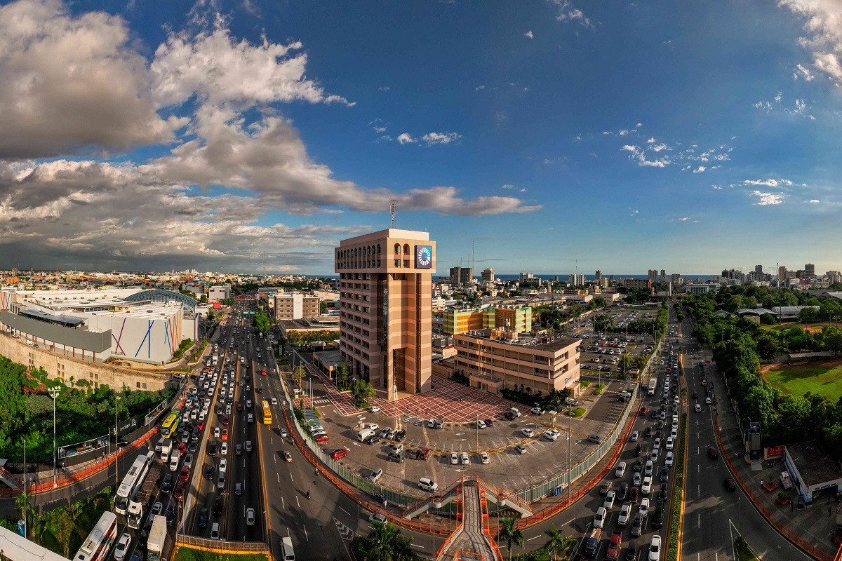 BPD 001 Foto de la Torre Popular, sede del Banco Popular Dominicano