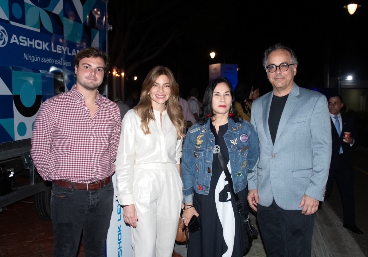 0084  Juan Tomu00e1s Du00edaz Rainieri, Paola Rainieri, Marielle de Luna y Jochy Rodru00edguez