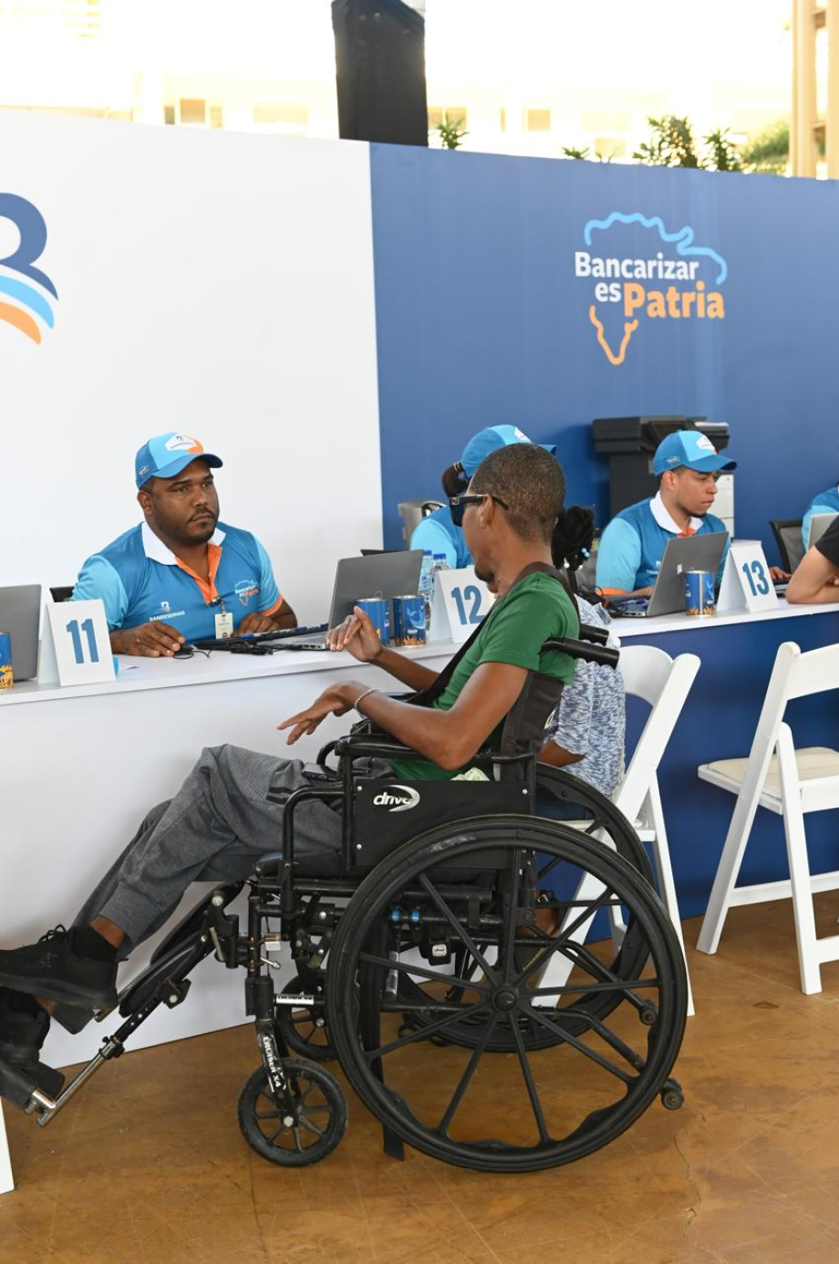 Banreservas bancariza a cientos de ciudadanos en San Juan de la Maguana