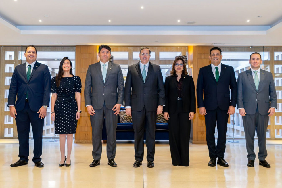 Michael Caraballo, Rosa Romero, Guillermo Méndez, Steven Puig, Josefina Navarro, Ariel Pérez, Andrés Abbott.