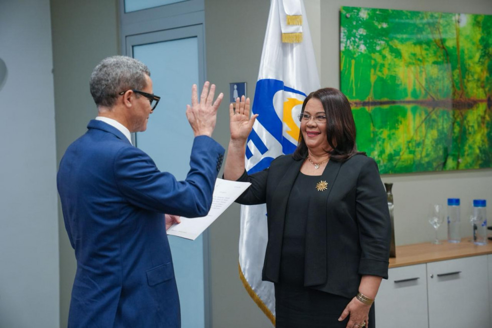 Ministro Eddy Olivares en su condicion de presidente ex oficio de Infotep juramenta a la nueva directora general Maira Morla Pineda