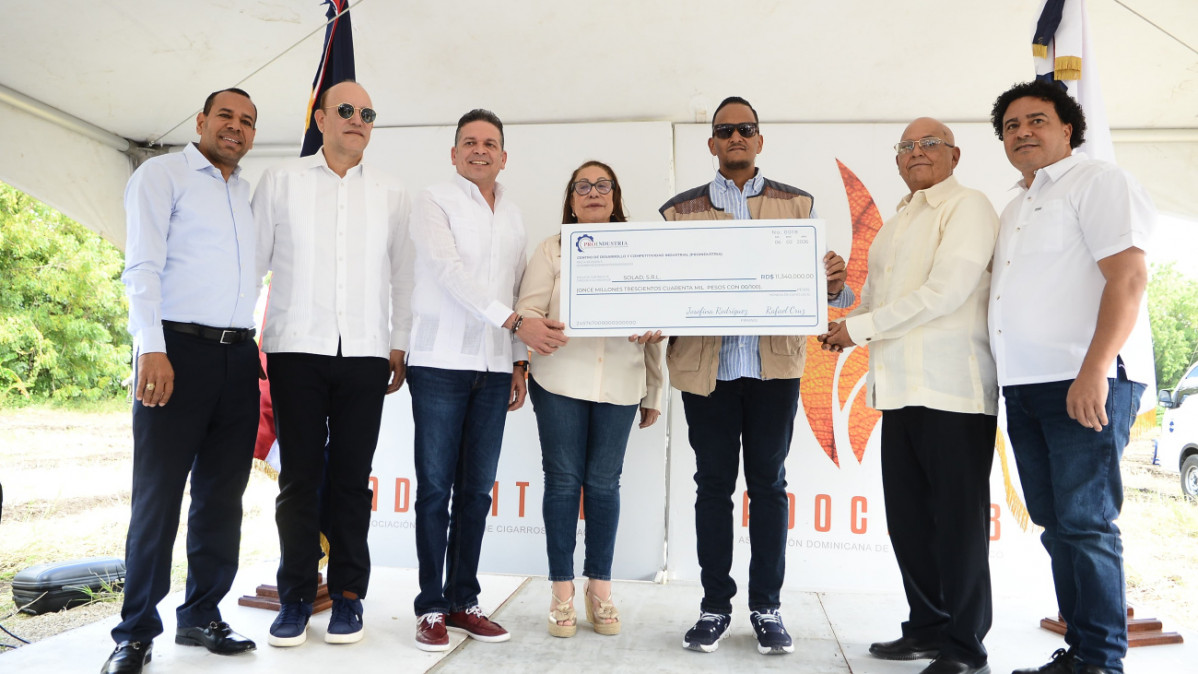 ENTREGA FONDOS CANCA TAMBORIL   PROINDUSTRIA (3)