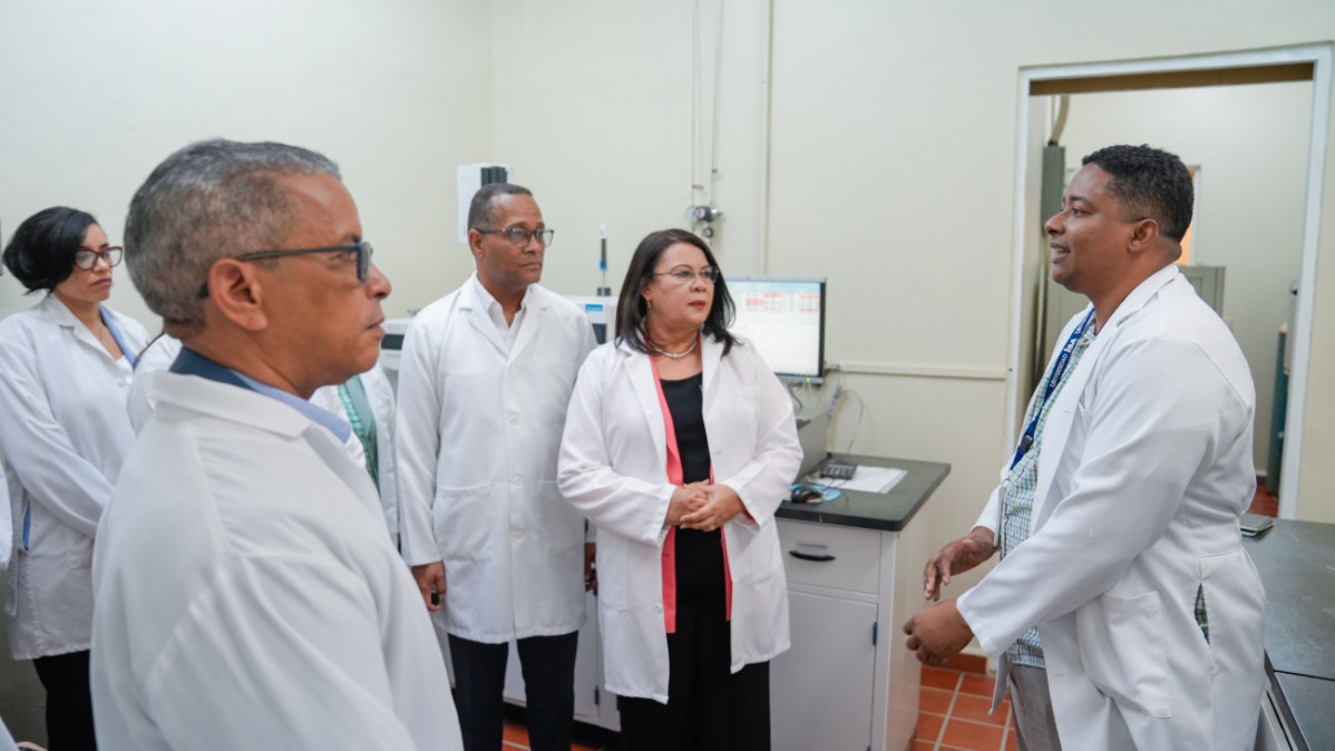 Directora del INFOTEP visita talleres de capacitaciu00f3n en Universidad ISA de Santiago  