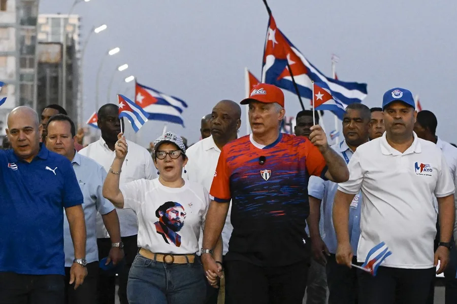 AME8352 CUBA PRIMERO MAYO
