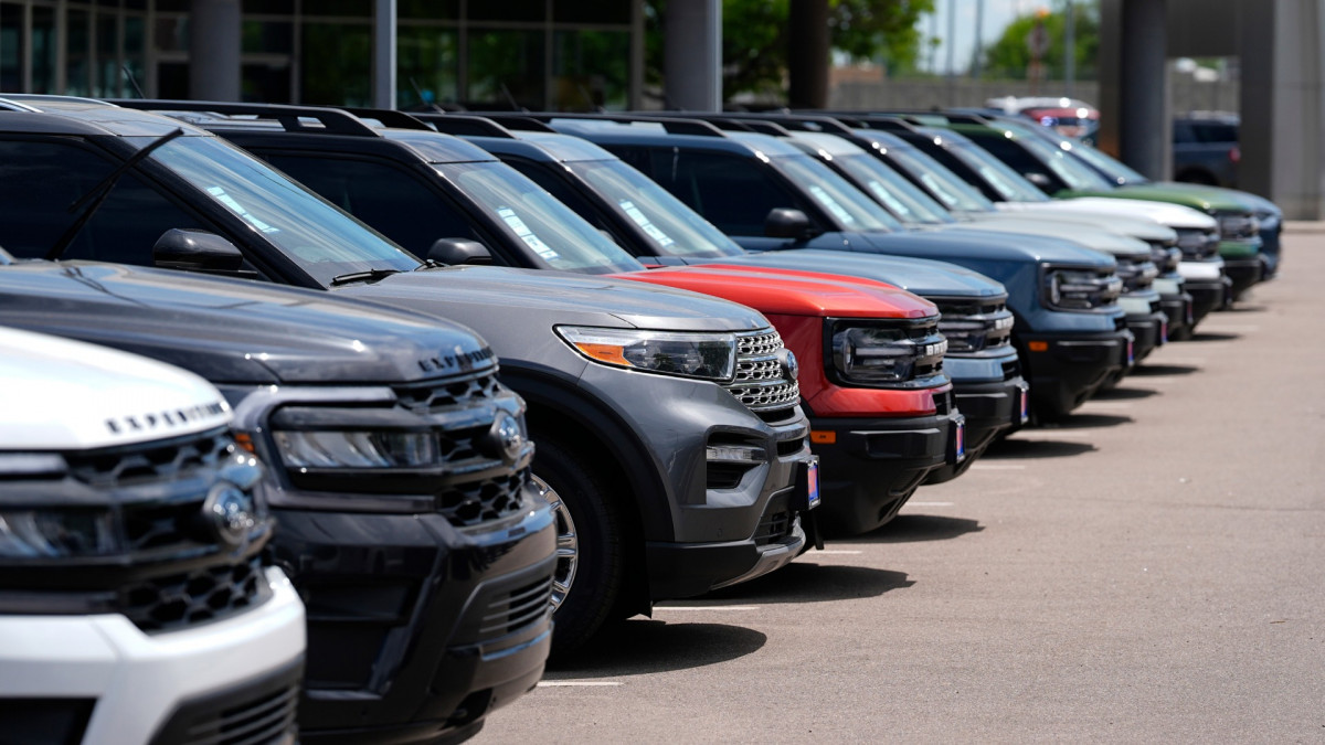 Autos de diferentes modelos de la marca ford. Foto  AP