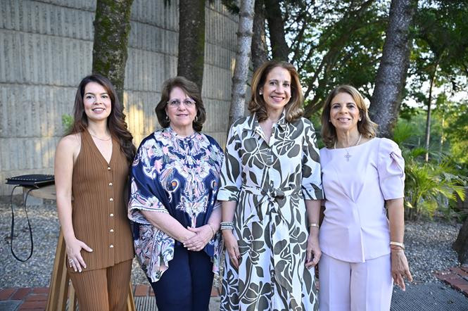 3 Amelia Noboa, María Victoria Menicucci, Mercedes Carmen Capellán de Lama y Dilc (Copy)