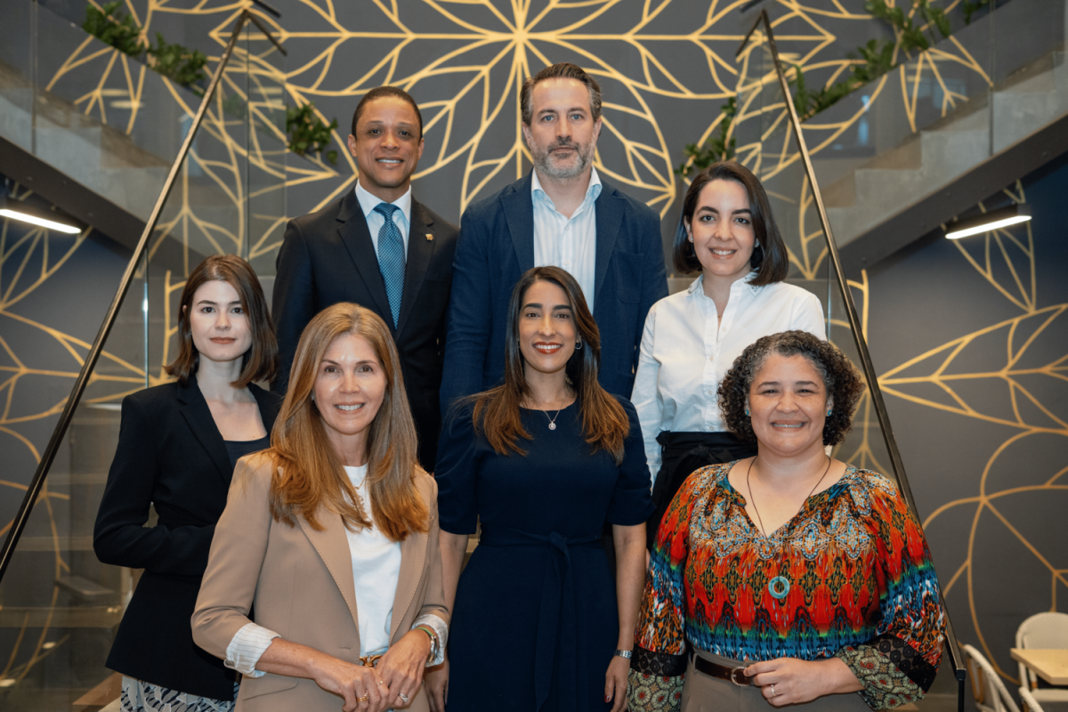1. FOTO PRINCIPAL  Vera Nova, Stella Leon, Gloria Zacarias, Alicia Puello, Jonathan Abreu, Pedro Casado e Ivanna Read
