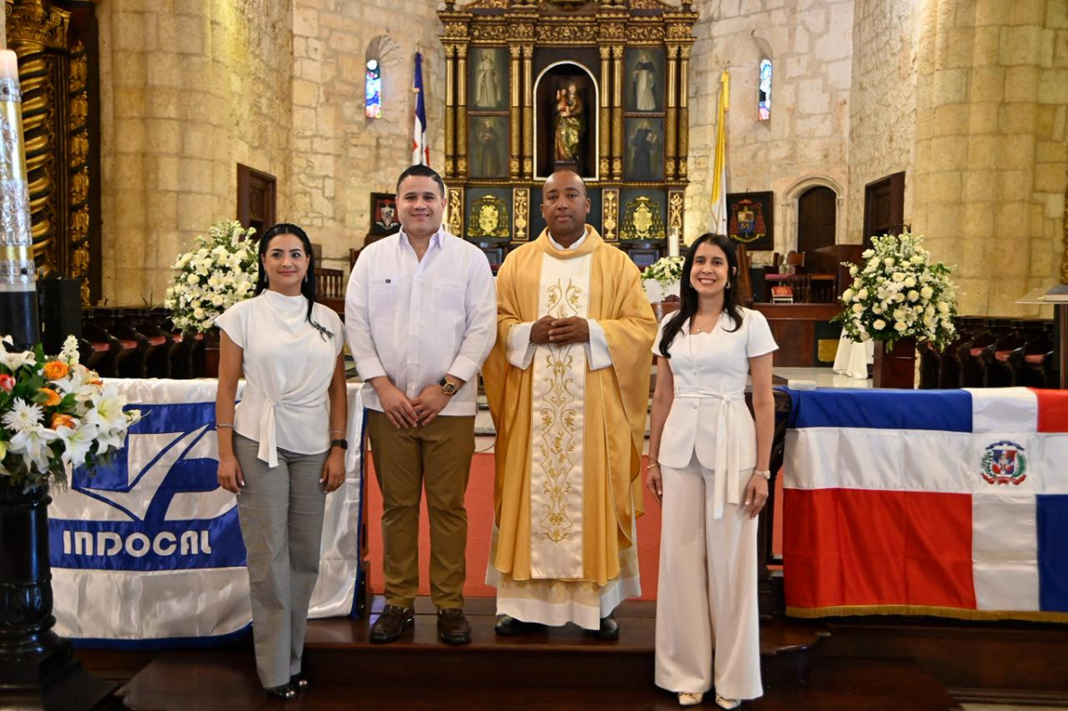 Nestor Julio Matos junto a personalidades Foto Felix Lara El Nuevo Diario 1