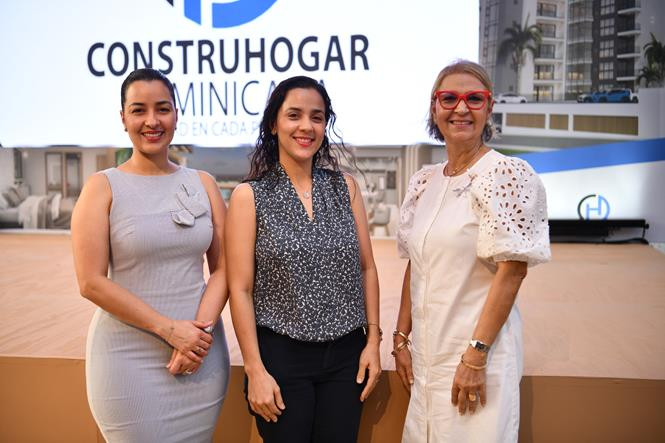 8 Raquel Núñez, Anabel Núñez e Yrisnelda de Núñez (Copy)