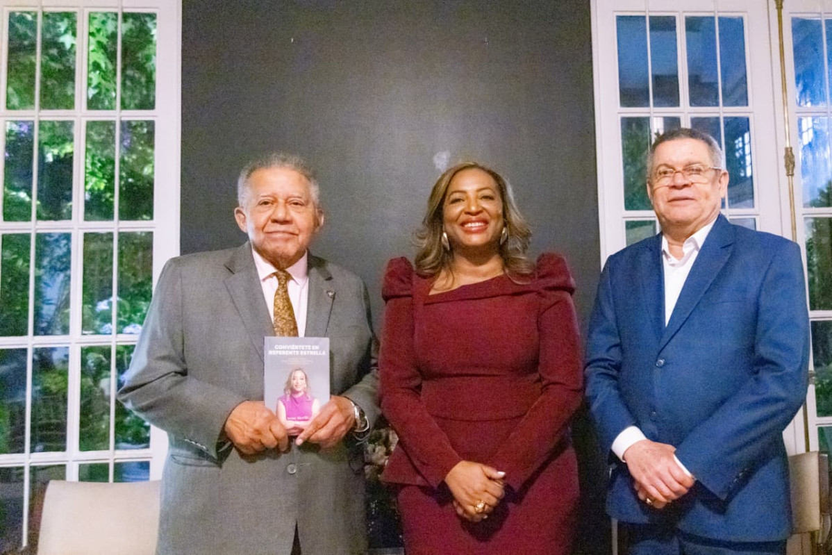 1  FOTO PRINCIPAL  Embajador Juan Bolivar Du00edaz, Irene Morillo y Juan Roberto Rodru00edguez Hernu00e1ndez