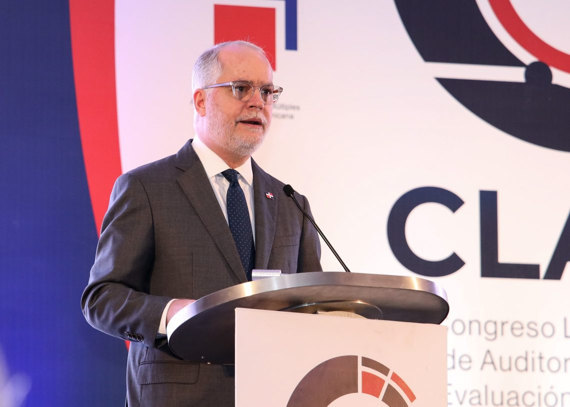 Superintendente de Bancos Alejandro Fernandez 1140x815