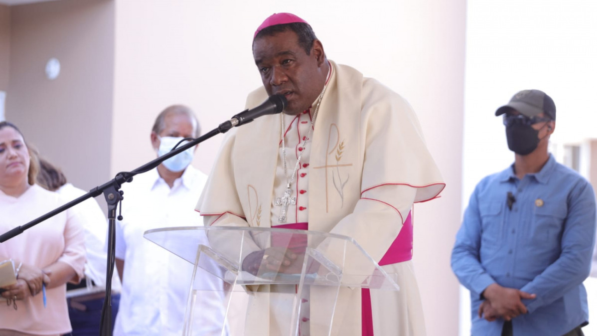 El obispo de la diu00f3cesis de La Altagracia, monseu00f1or Jesu00fas Castro Marte