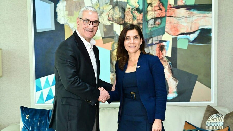 Gonzalo castillo se reune con la embajadora de ee uu leah campos b15a6dda focus min0.11 0.4 896 504 El Vocero