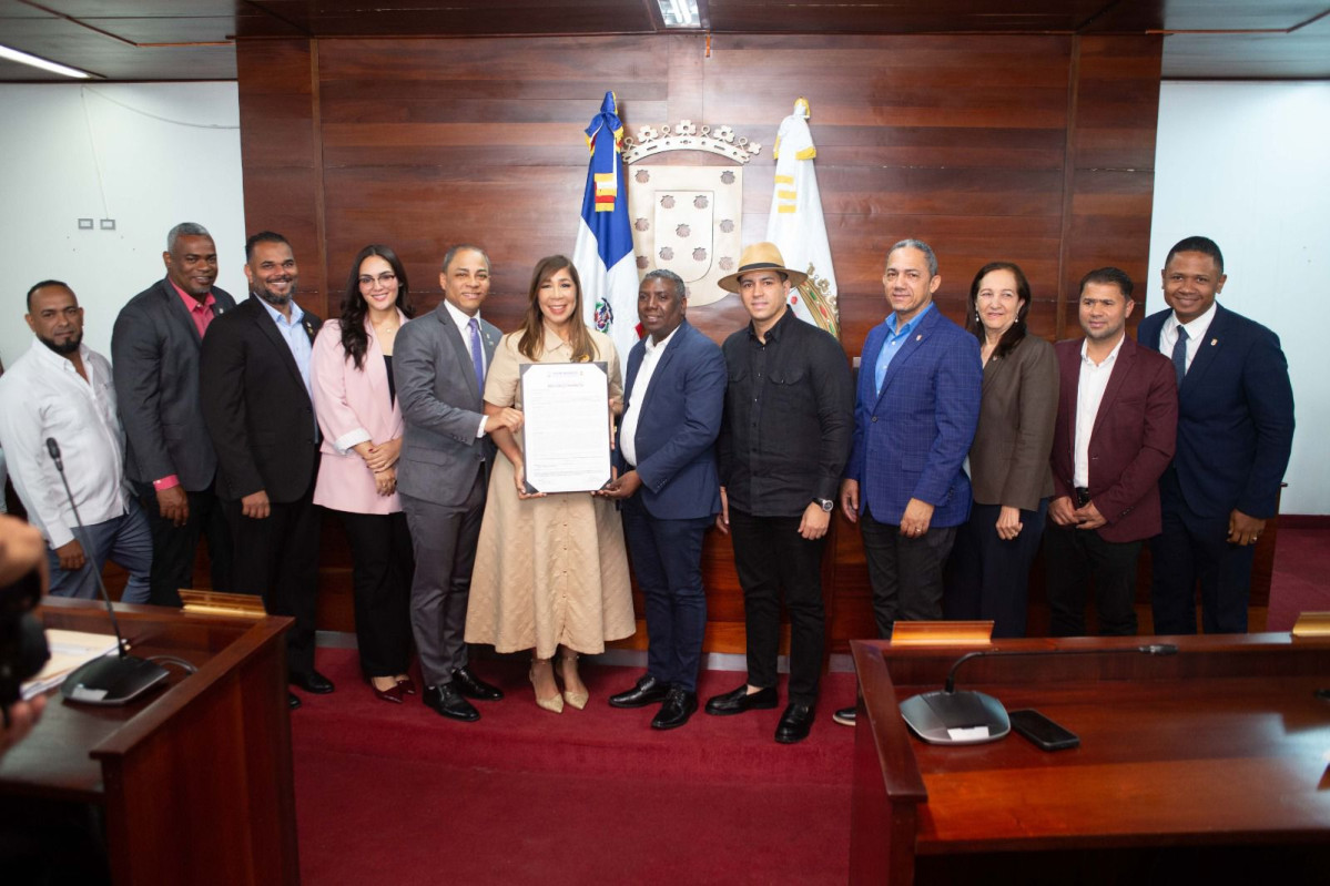 1  Periodista Grisbel Medina como Hija Adoptiva del municipio, 