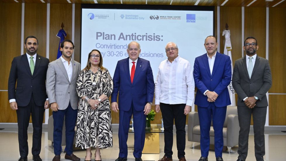 Pedro Urrutia, Alejandro Fondeur, Rosa Santos, Miguel Lama, Gutiérrez Mota, Francisco De La Cruz Muñozy el alcalde Ulises Rodriguez