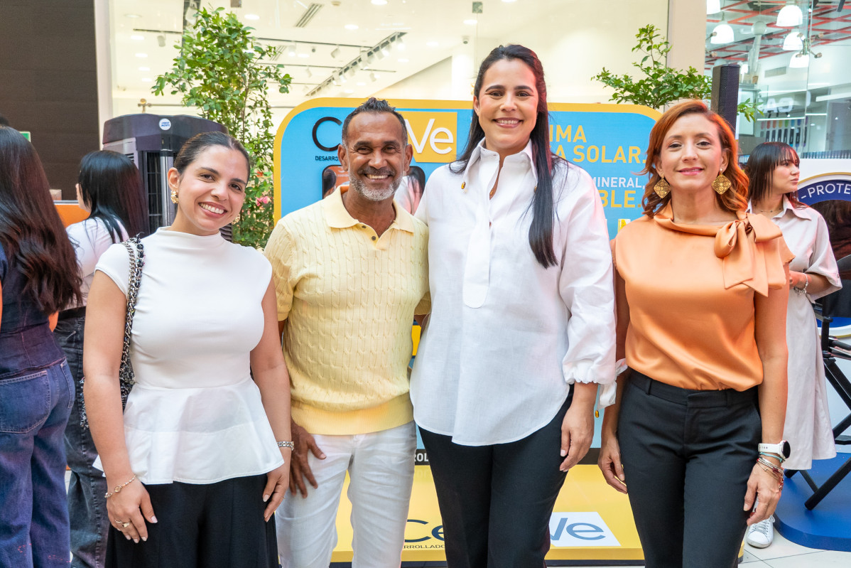 DSC08617 Laura Henderson, Edward Saint Hilaire, Marlene Mendieta y Hazel Otero