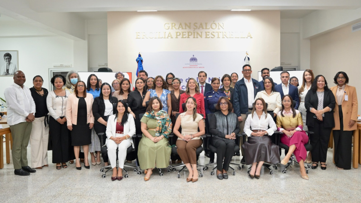 Representantes de las instituciones que integran el Gabinete de Mujeres, Adolescentes y Niu00f1as durante la reuniu00f3n ordinaria, en