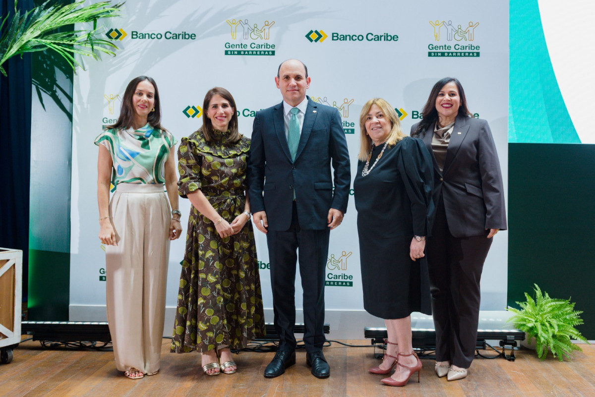 María Teresa Sangiovanni, Ana Lluberes de Del Toro, Edgar del Toro, Jacqueline Herrera y Francesca Luna