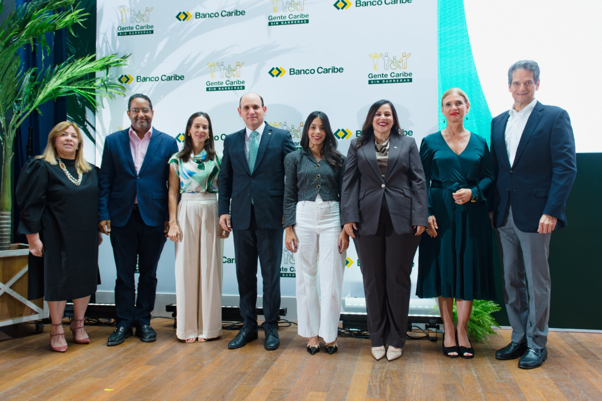 Jacqueline Herrera, Benny Metz, María Teresa Sangiovanni, Edgar Del Toro, Rosalía Mendoza, Francesca Luna, Mónika Despradel y Oscar Villanueva