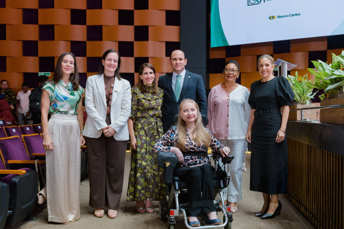 María Teresa Sangiovanni, María Luisa Labernia, Ana Lluberes de Del Toro, Edgar del Toro, Olga Altman, Leticia Rojas e Iderlyn Soto