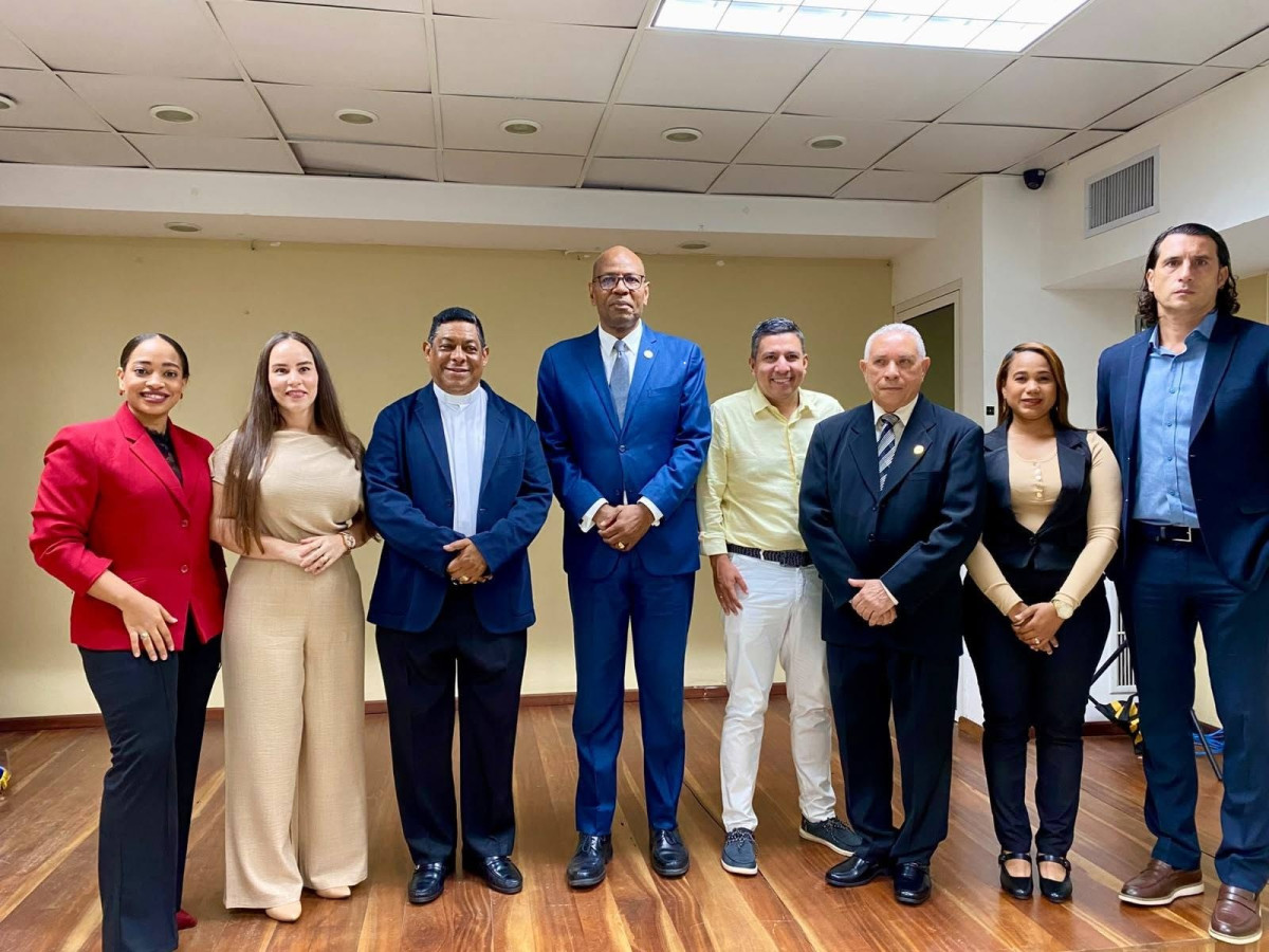 EXPOSITORES INTERNACIONALES Y AUTORIDADES