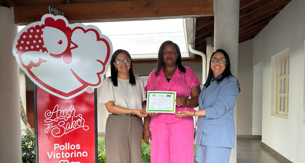 1. Viviana Bidó, Ángela Vilorio y Indhira Portes