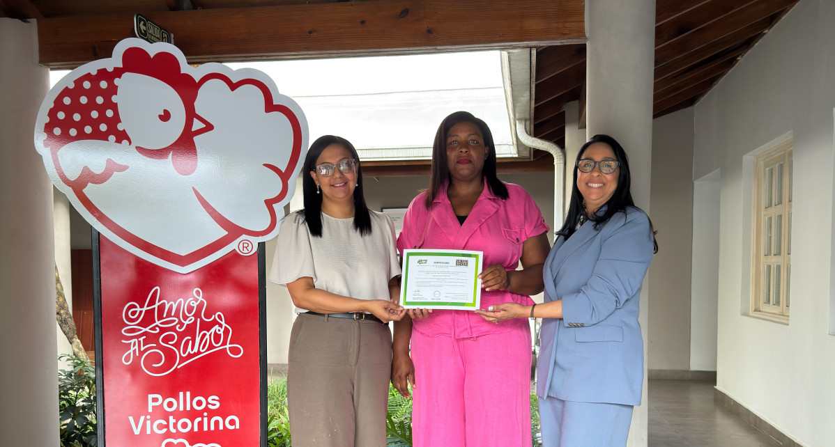 1. Viviana Bidu00f3, u00c1ngela Vilorio y Indhira Portes 