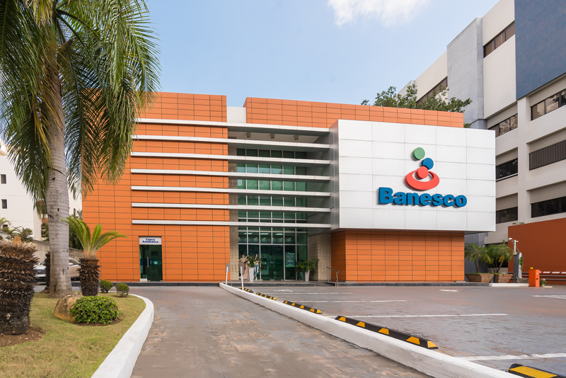 Fachada Banesco